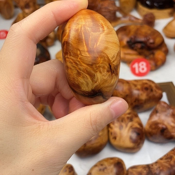 木太行精品龙胆黑油闻香把件