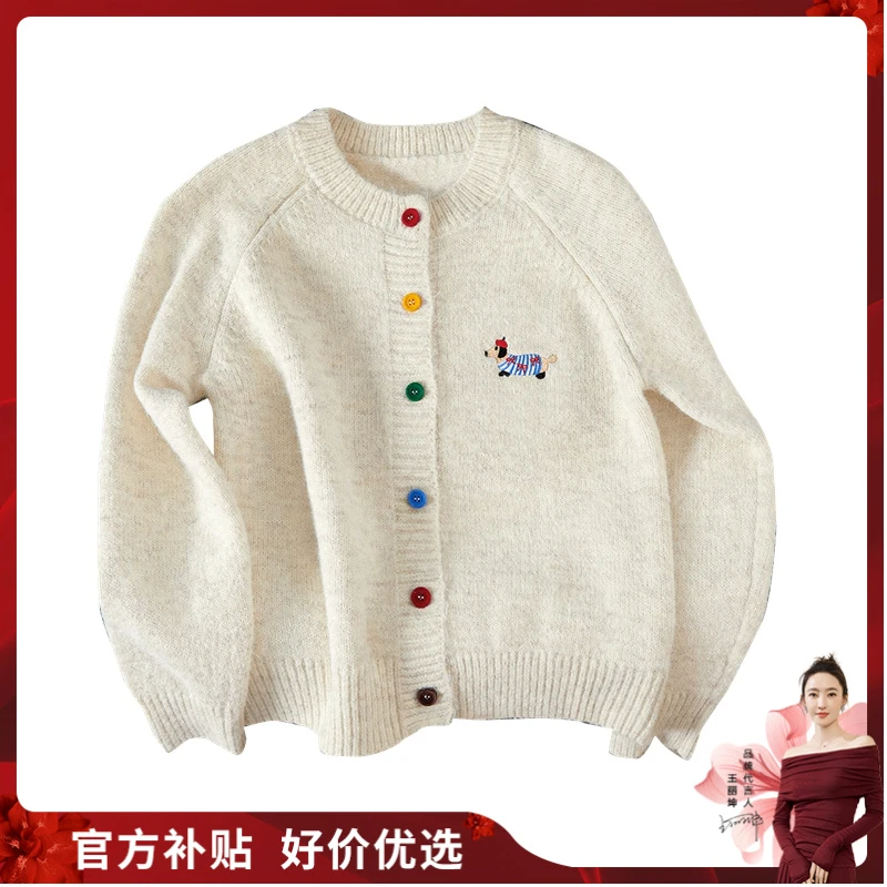 她池2025秋装新款女装减龄宽松款单排扣短款圆领针织衫T53H3201ZB