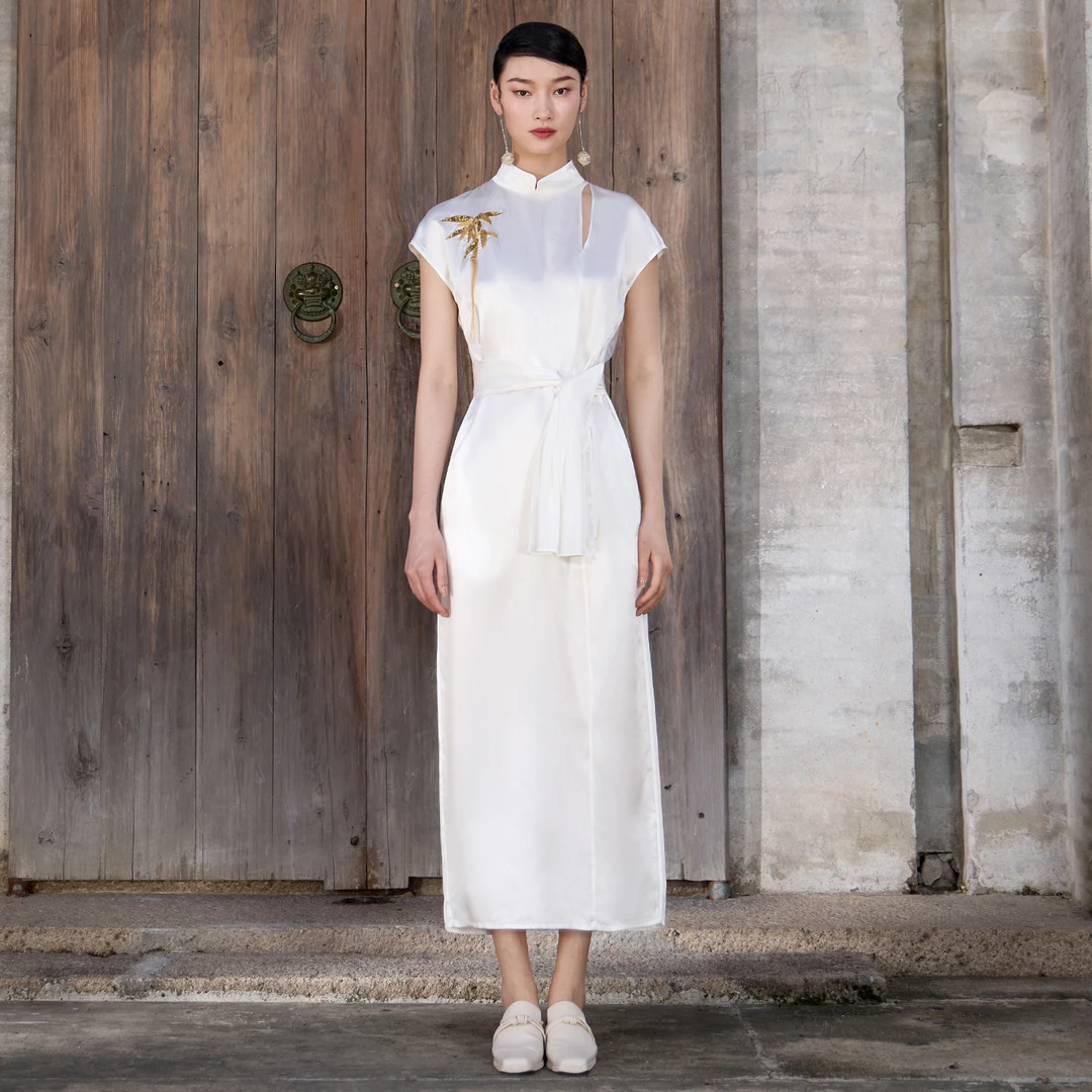 界内界外新中式改良旗袍夏季优雅醋酸刺绣长款修身连衣裙J42Q538