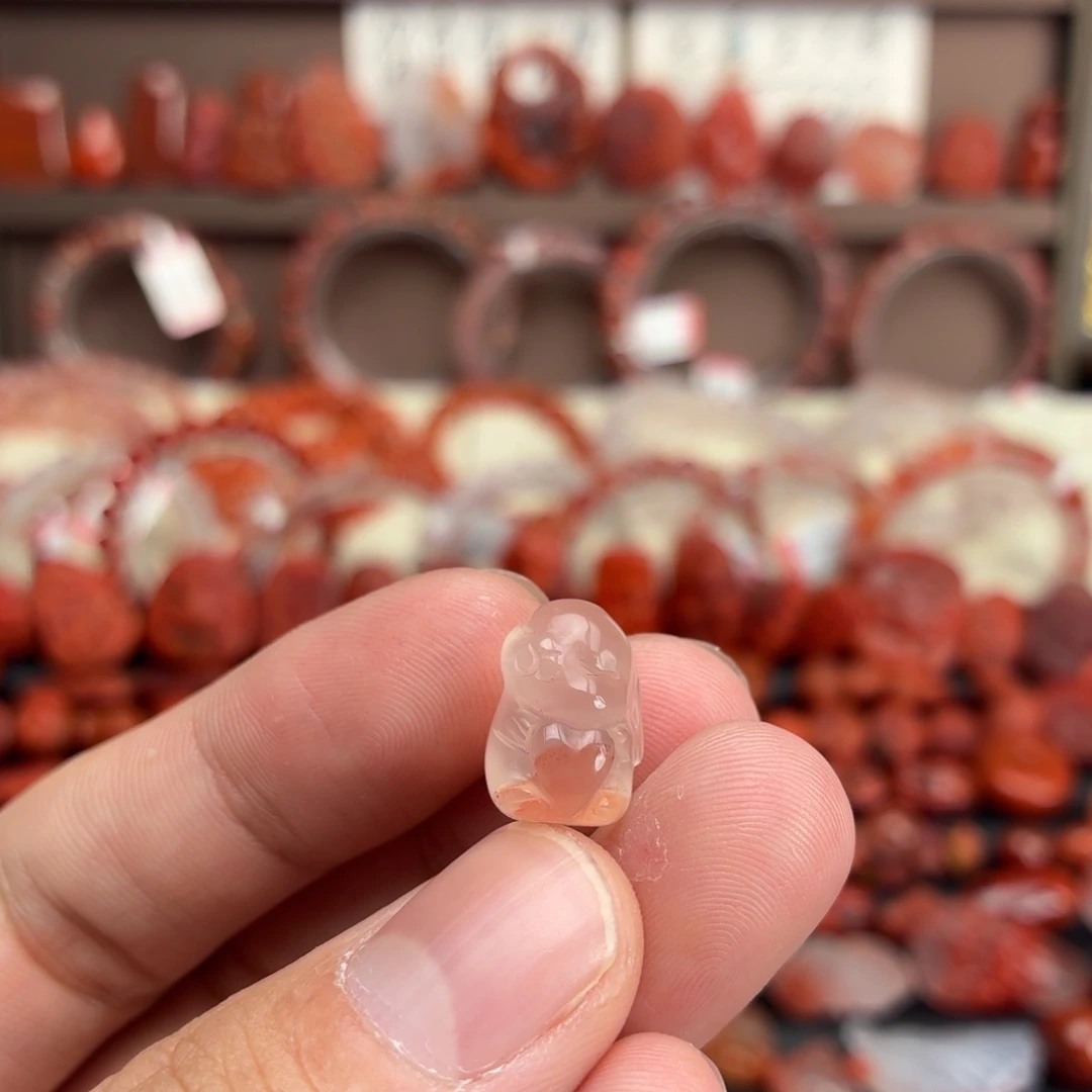 南红玛瑙未镶嵌颈饰爱心兔