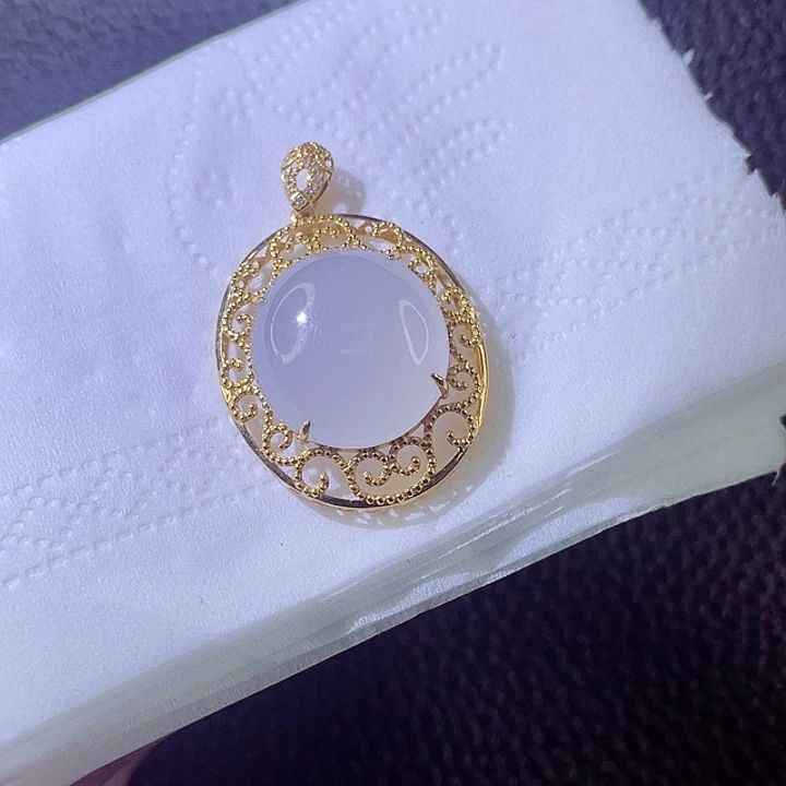 翡翠颈饰18K金镶嵌翡翠