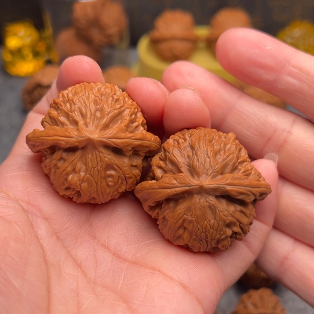 文玩核桃把件精品红皮宫灯42全品