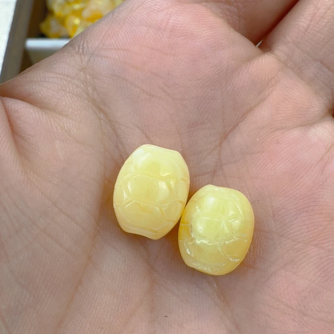 裸石蜜蜡未镶嵌全品一对 11.7×9.6×6.3mm