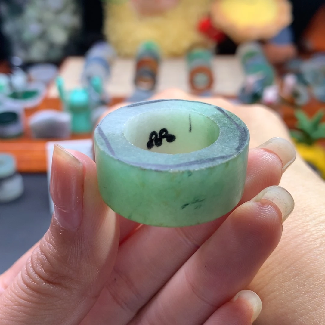就***果定制翡翠未镶嵌30圈老型轮胎扳指