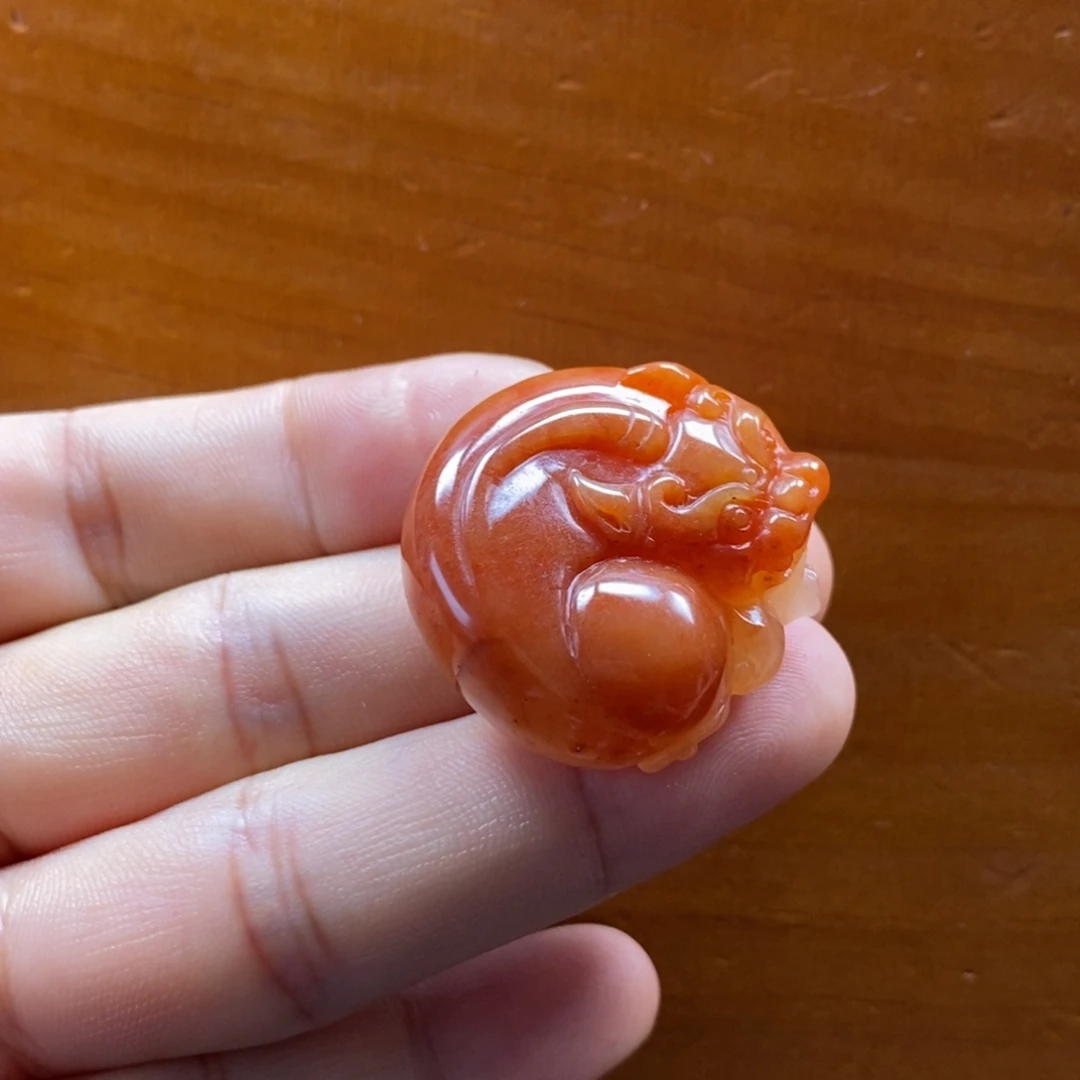未镶嵌石英质玉（黄龙玉）颈饰