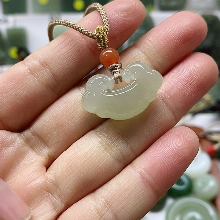 和田玉颈饰未镶嵌婷**立