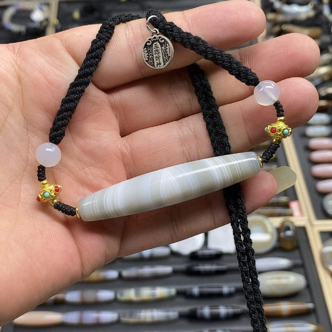北***叨未镶嵌颈饰玛瑙/玉髓