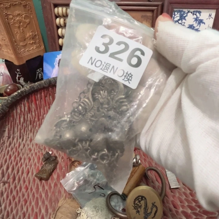 二***哥瓷片直播间火爆开启