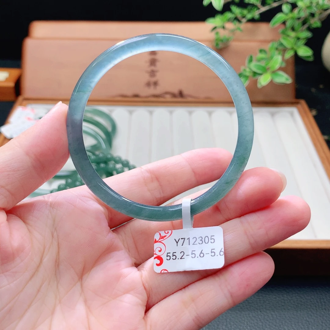 未镶嵌手镯（圆镯）翡翠