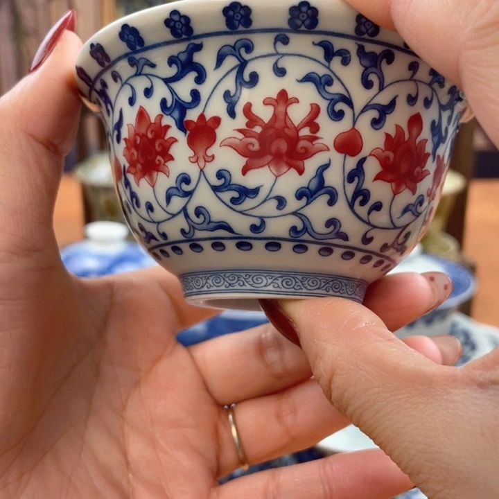 摆件釉里红缠枝莲压手杯