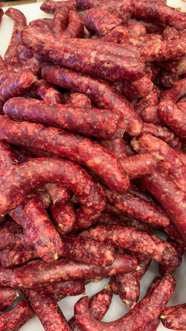 鲜牛肉肠，纯肉台湾口味，一袋4根，大约600克左右