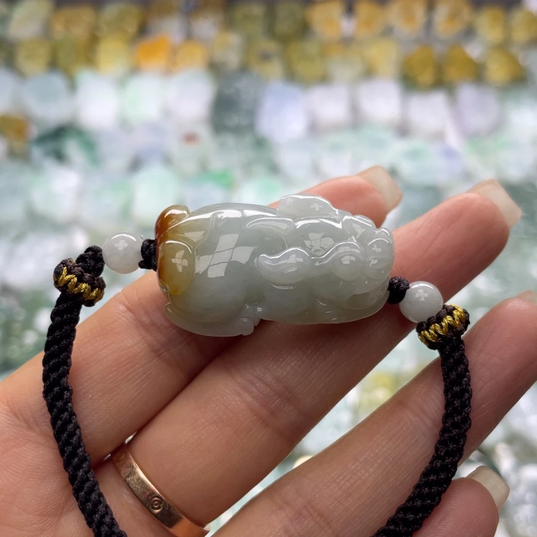 翡翠未镶嵌颈饰貔貅