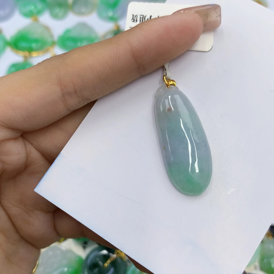 翡翠18K金镶嵌颈饰翡翠