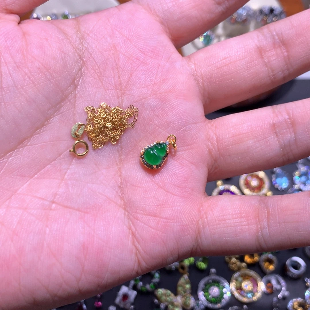 椿***-颈饰未镶嵌翡翠翡翠葫芦吊坠