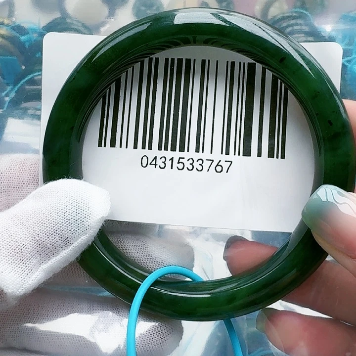 和田玉手镯未镶嵌微瑕