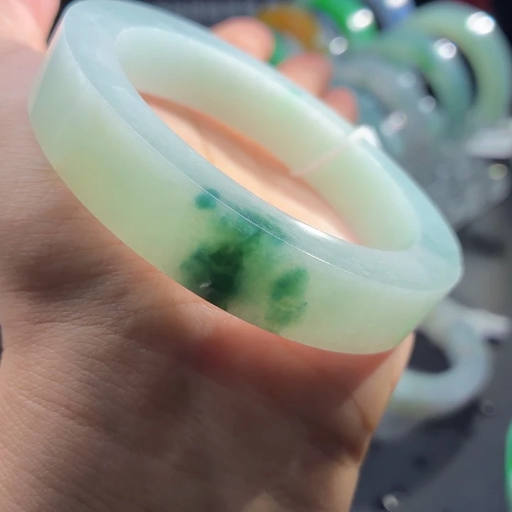 未镶嵌翡翠手镯定制翡翠