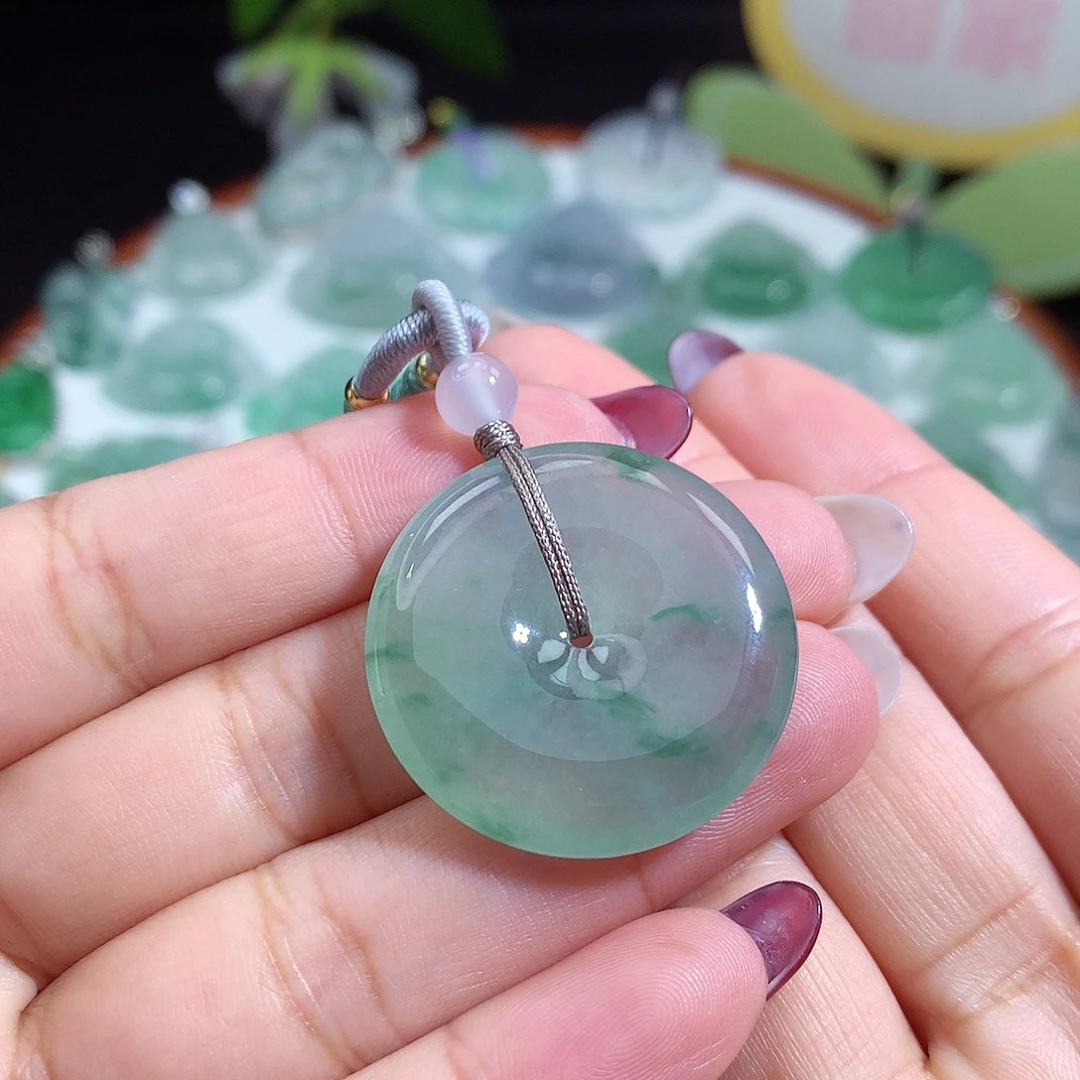 翡翠未镶嵌颈饰平安