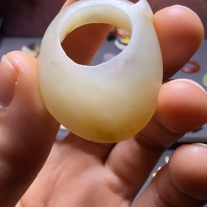 随***安和田玉（糖玉）未镶嵌挂件