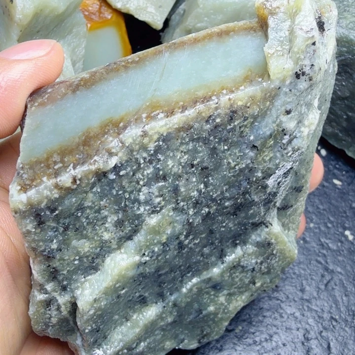 和田玉（糖玉）未镶嵌珠宝奇石