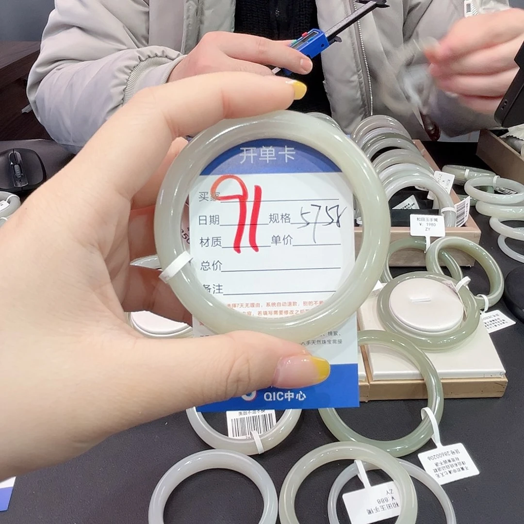 和田玉手镯未镶嵌