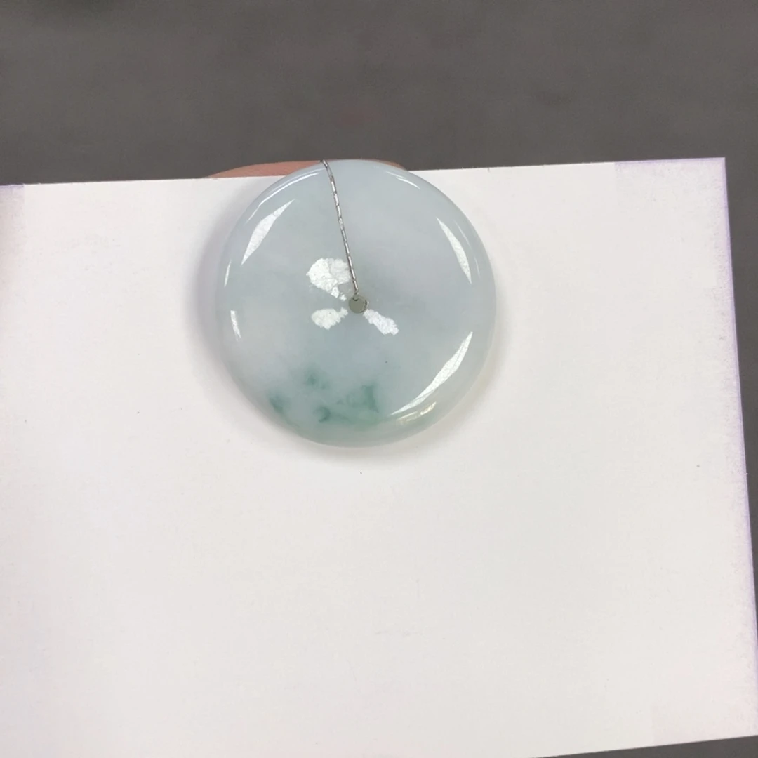 翡翠颈饰未镶嵌平安扣