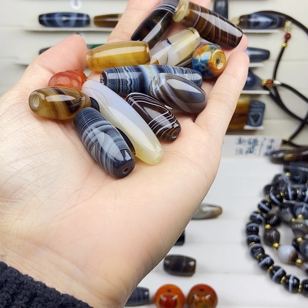 白***哥玛瑙/玉髓未镶嵌颈饰