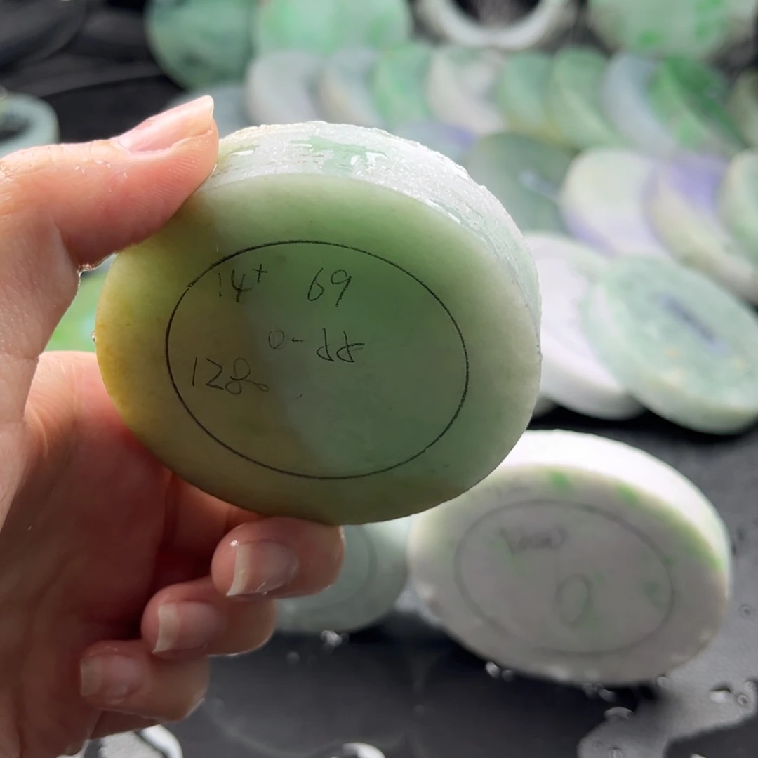 未镶嵌翡翠手镯定制翡翠