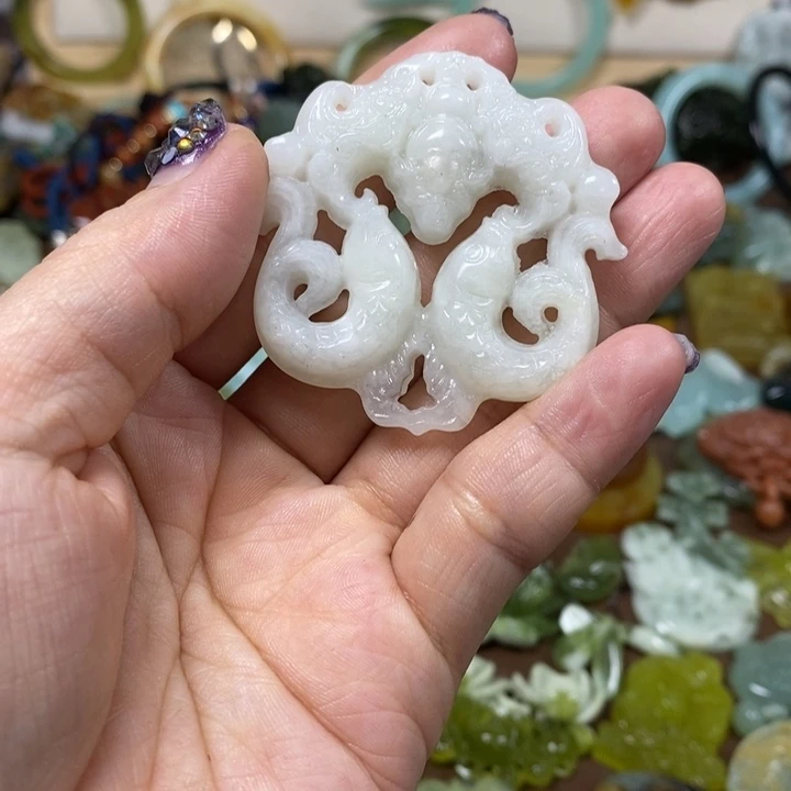 蛇纹石玉未镶嵌吊坠