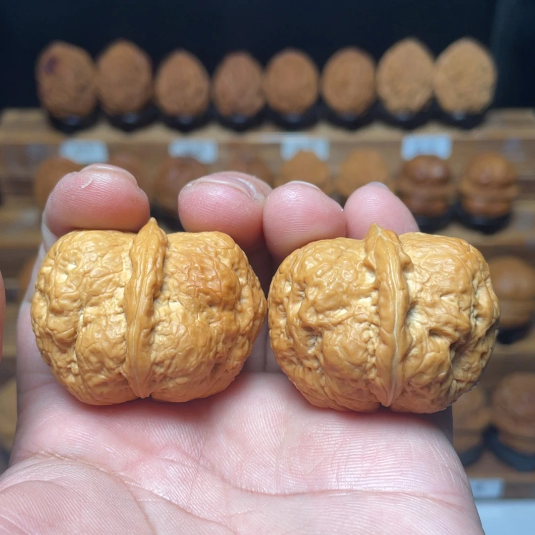 文玩核桃吊坠牛蛙元宝