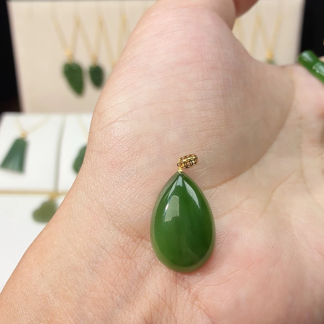 和田玉18K金镶嵌吊坠(赠链)