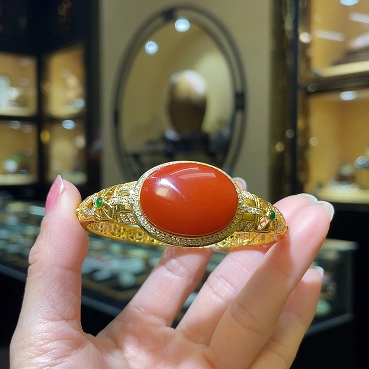 18K金镶嵌南红玛瑙手镯