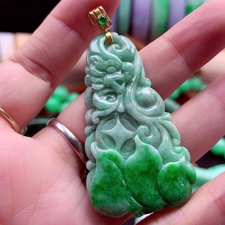 翡翠18K金镶嵌颈饰翡翠