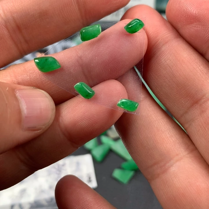 定制翡翠未镶嵌材料定制