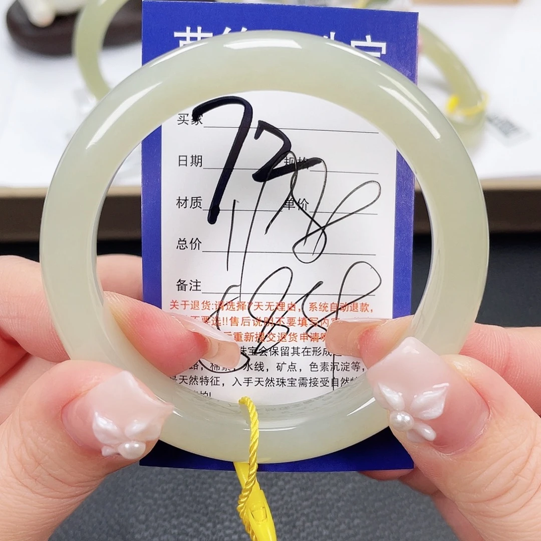 和田玉未镶嵌手镯