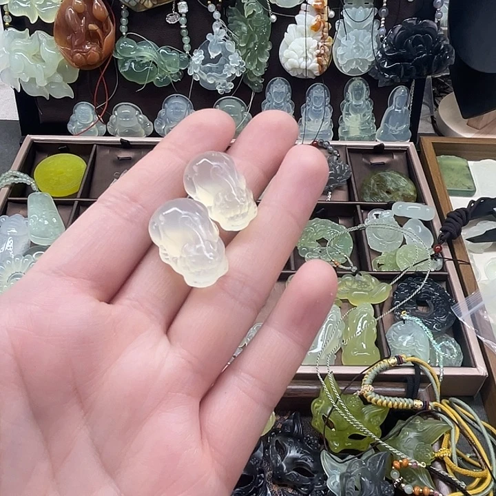 岫玉未镶嵌吊坠(赠链)