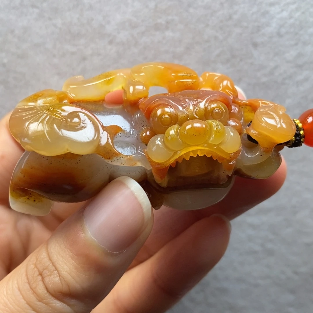 石英质玉（黄龙玉）未镶嵌颈饰