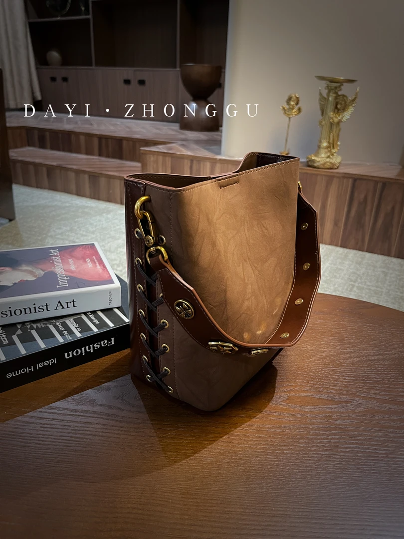 ZYROS/秋冬新款棕色高级感简约时尚百搭单肩斜挎水桶托特包女1627