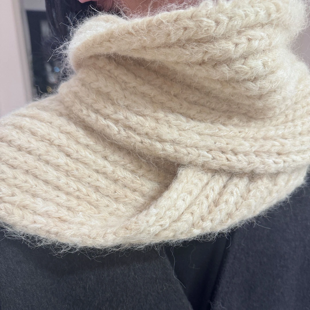 hucares自制「白色围巾」氛围感手工粗针围巾