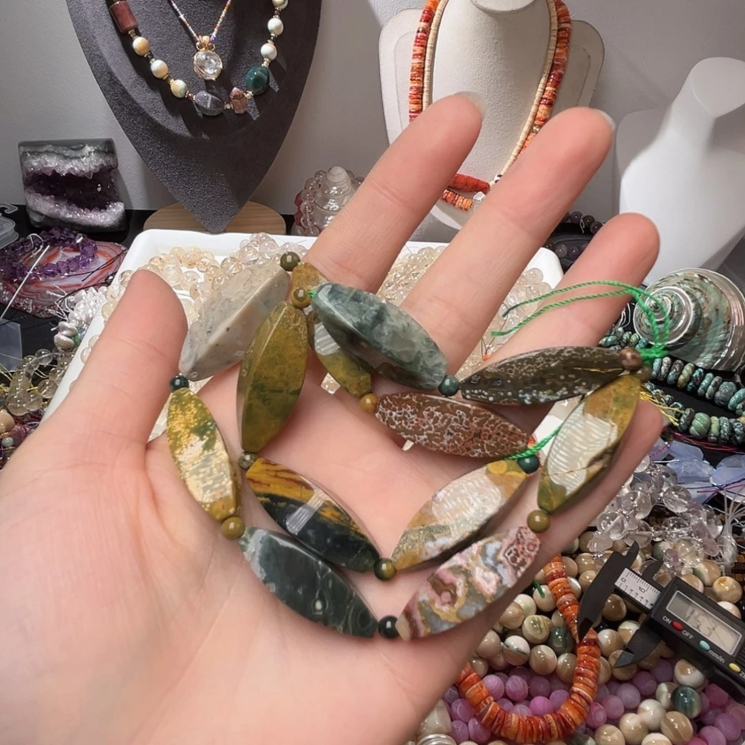 玛瑙/玉髓合金珠宝半成品C714。 天然海洋玛瑙硬切一条