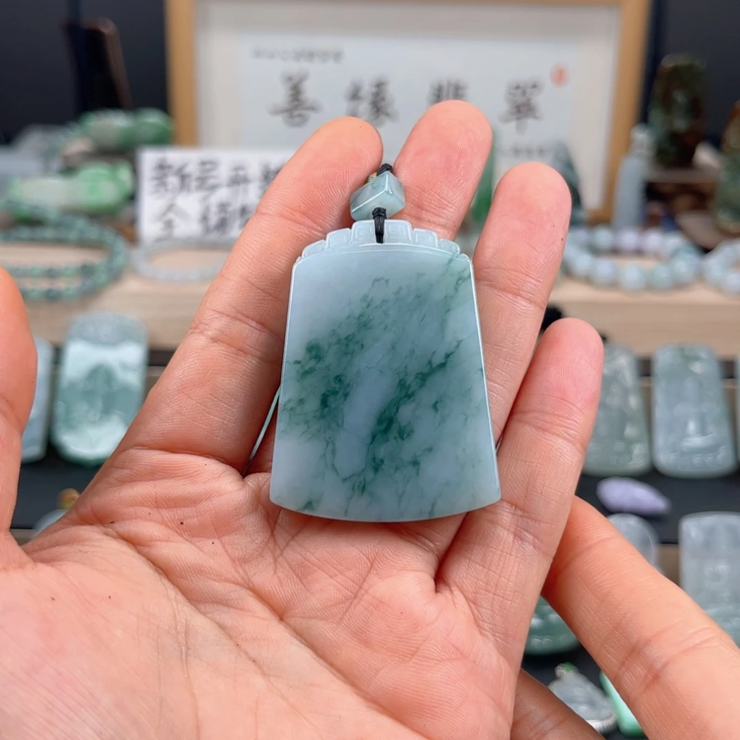 翡翠颈饰未镶嵌N****7无事牌