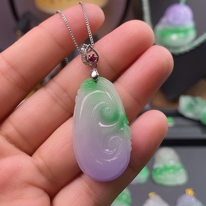 翡翠未镶嵌吊坠(赠链)