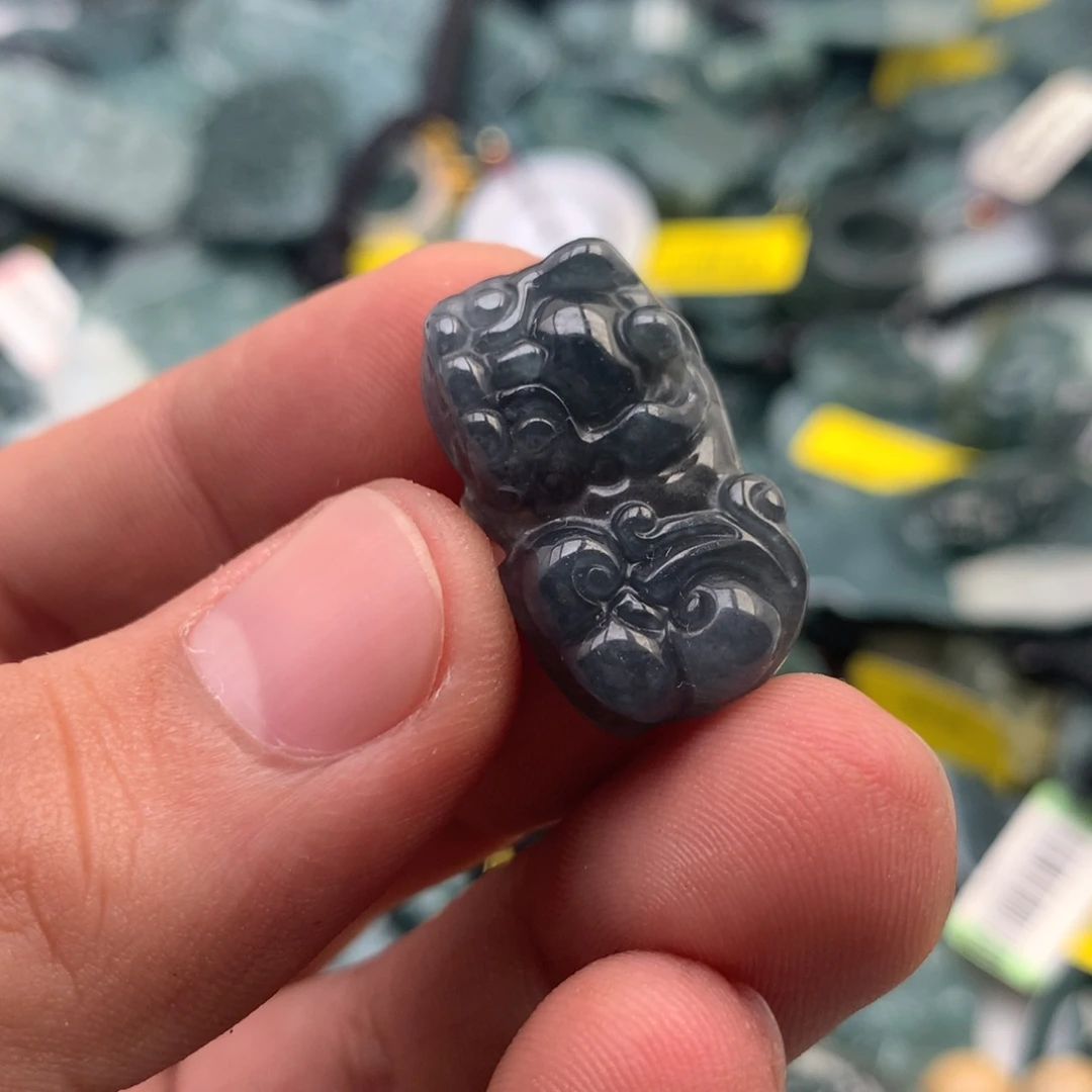 颈饰未镶嵌翡翠貔貅