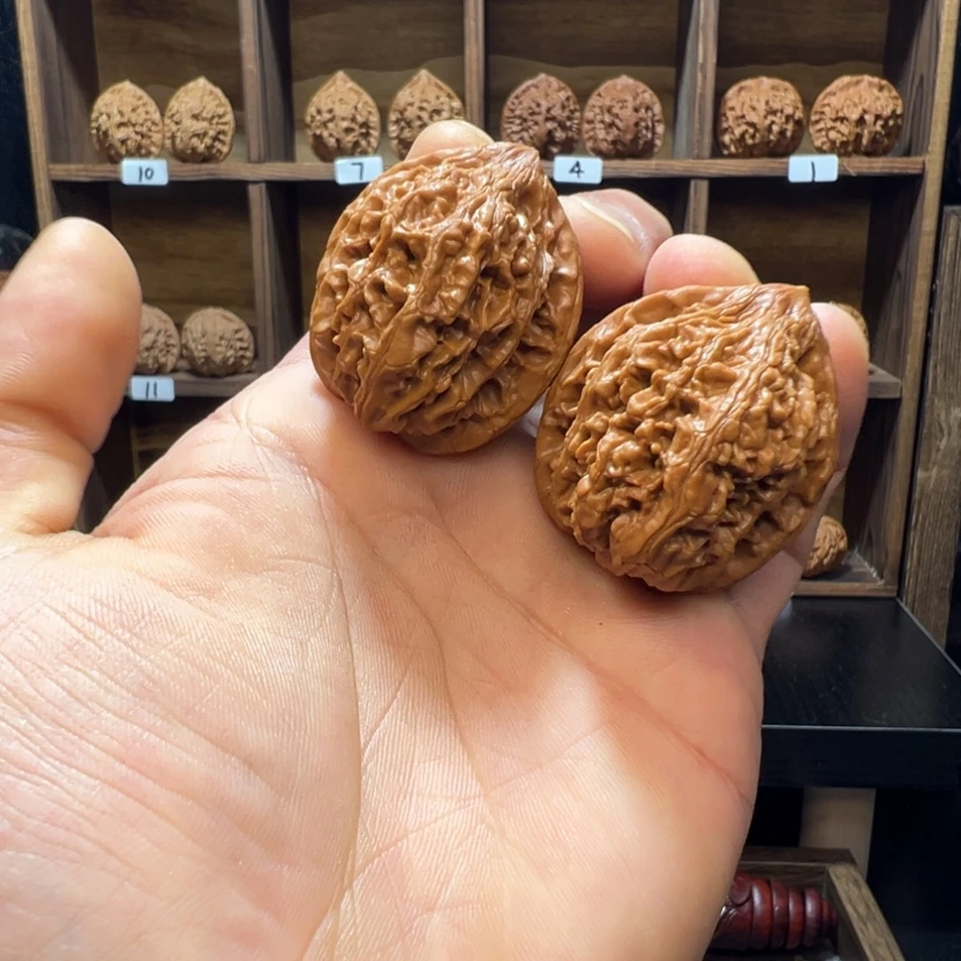 文玩核桃把件牡丹纹