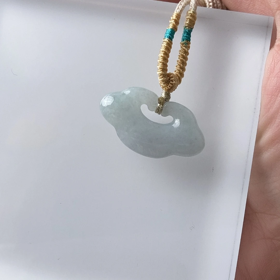 翡翠未镶嵌颈饰如意