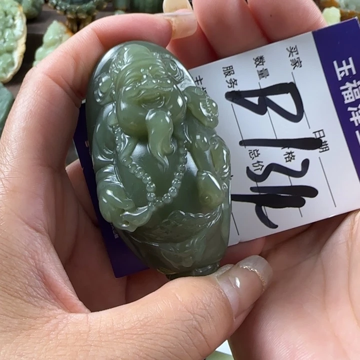 乔***3未镶嵌透闪石质玉把件