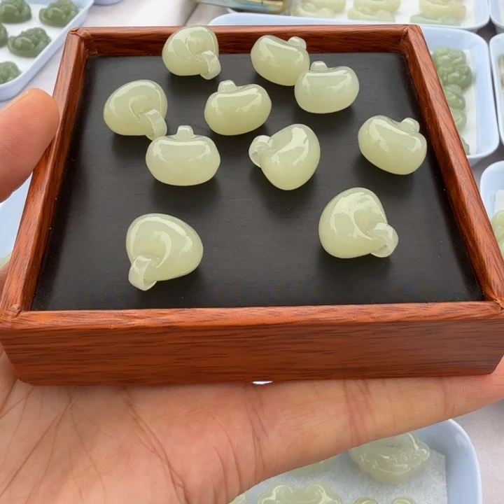 和田玉未镶嵌颈饰多样性，发一件丽