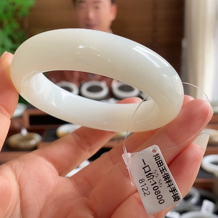 未镶嵌手镯和田玉8122