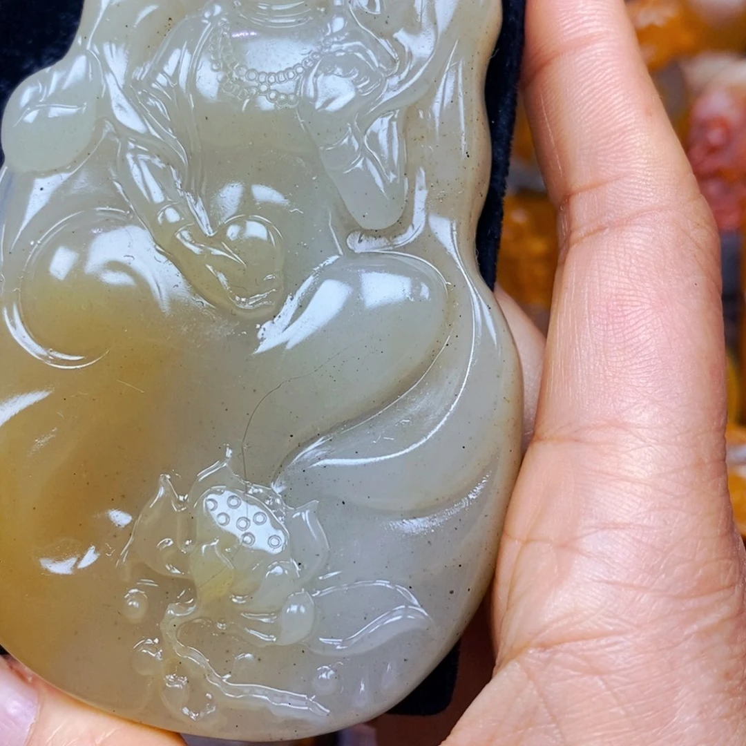 未镶嵌石英质玉（黄龙玉）颈饰