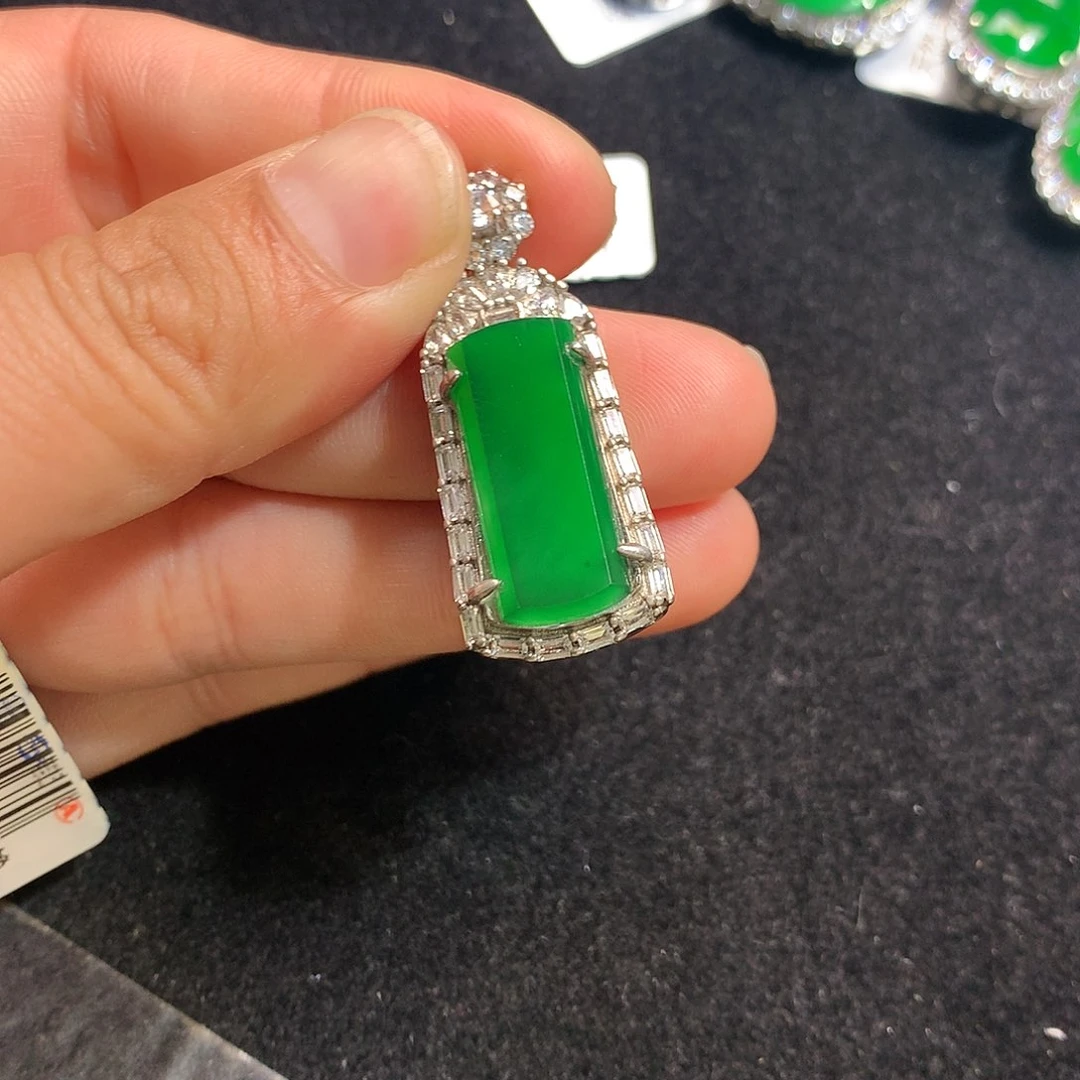 【闪购商品】翡翠银S925镶嵌吊坠(不含链)天然翡翠