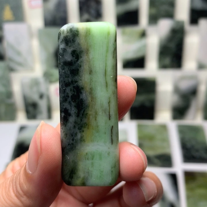 独山玉未镶嵌颈饰